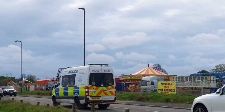 Greenwich police live: Hundreds of people evacuated from funfair after police rush to violent ‘armed’ group Greenwich police live: Hundreds of people evacuated from funfair after police rush to violent ‘armed’ group