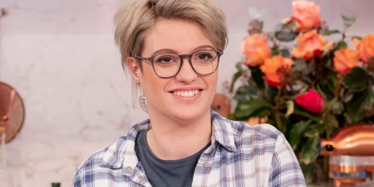 ‘Go to Asda and try eating nothing but pasta for 5 days!’ Jack Monroe mocks critic who questioned why nurse couldn’t afford to feed her children ‘Go to Asda and try eating nothing but pasta for 5 days!’ Jack Monroe mocks critic who questioned why nurse couldn’t afford to feed her children