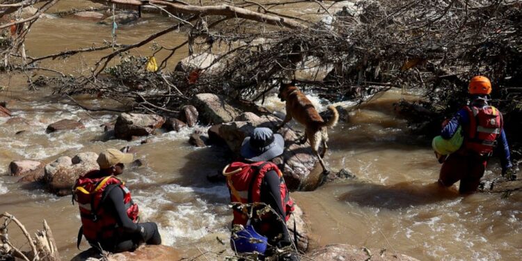 South Africa launches relief for Durban flooding; 448 dead South Africa launches relief for Durban flooding; 448 dead