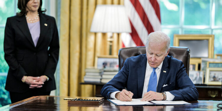 Biden Speeds Up Military Aid to Ukraine, Drawing U.S. Deeper Into War Biden Speeds Up Military Aid to Ukraine, Drawing U.S. Deeper Into War
