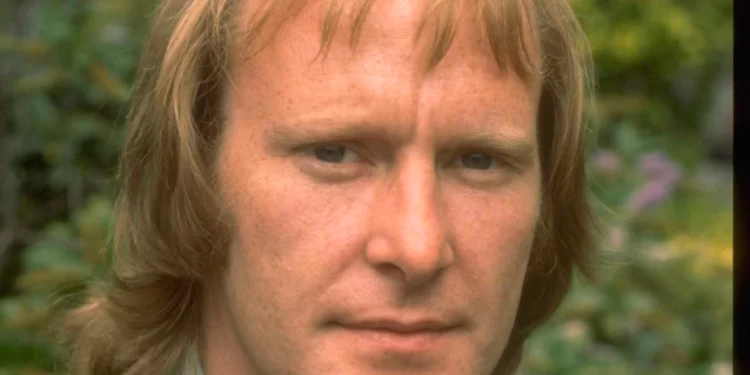 Dennis Waterman — star of The Sweeney, Minder and New Tricks — dies, aged 74 Dennis Waterman — star of The Sweeney, Minder and New Tricks — dies, aged 74