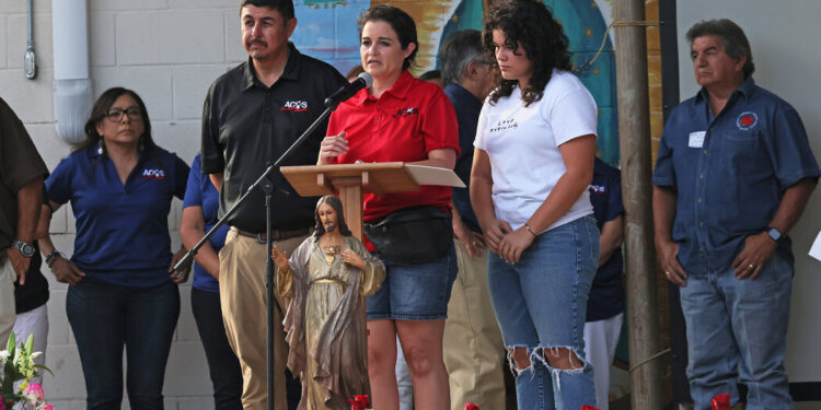 Hundreds gather in Uvalde to share their grief. Hundreds gather in Uvalde to share their grief.