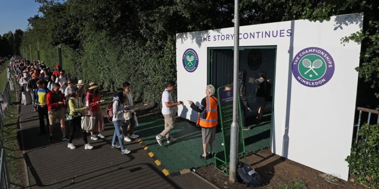 Wimbledon returns with full capacity crowds for first time in three years Wimbledon returns with full capacity crowds for first time in three years