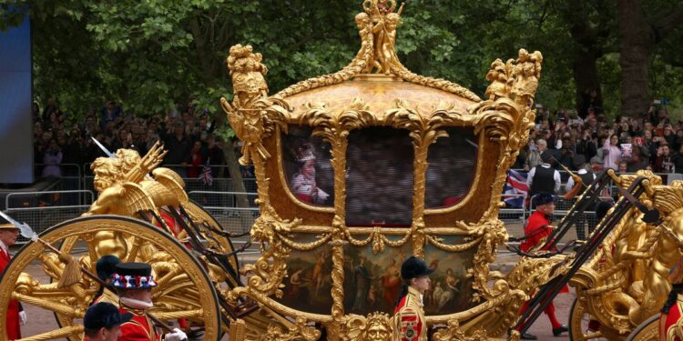 Queen’s Platinum Jubilee: The brilliant tiny sculpture of the Royal Carriage in eye of a needle