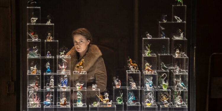 Review: Amy Adams in a Too-Fragile ‘Glass Menagerie’ Review: Amy Adams in a Too-Fragile ‘Glass Menagerie’
