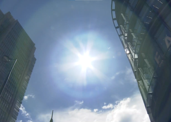 Dangerously hot weather continues with possible downpours
