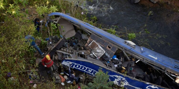 Death toll from Kenya bus crash rises to 3O Death toll from Kenya bus crash rises to 3O