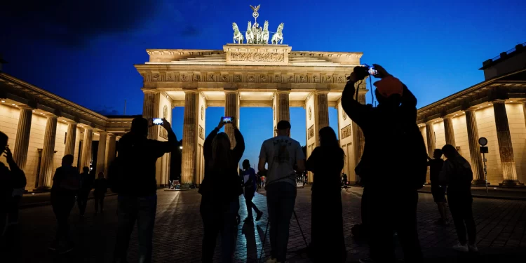 Russia threatens gas cuts; Germany makes contingency plans Russia threatens gas cuts; Germany makes contingency plans