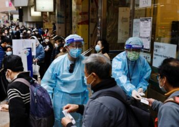 Hong Kong’s Lee sees no need for mass COVID-19 testing for now