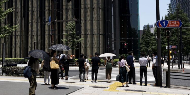 COVID-19 tracker: Tokyo logs 2,772 cases as week-on-week rise continues