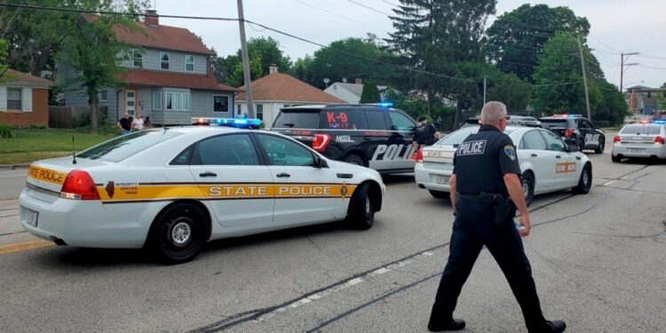 Rooftop shooter kills 6 at July 4 parade in Chicago suburb of Highland Park