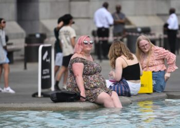 Scorching summer heat wave throws Britain into more chaos