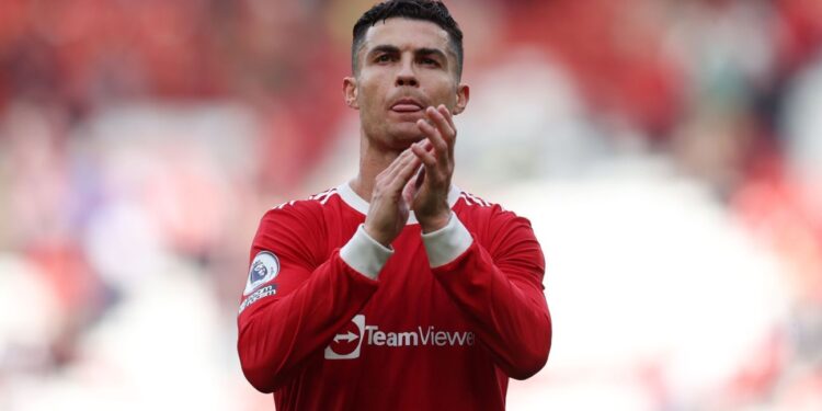 Cristiano Ronaldo requests Manchester United transfer to play in Champions League