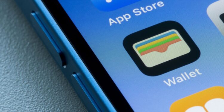 Apple class action alleges tech giant monopolizes mobile wallet market Apple class action alleges tech giant monopolizes mobile wallet market
