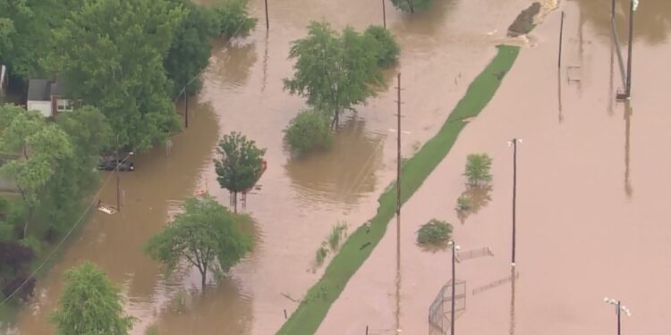 STL sets up mobile command centers after flooding