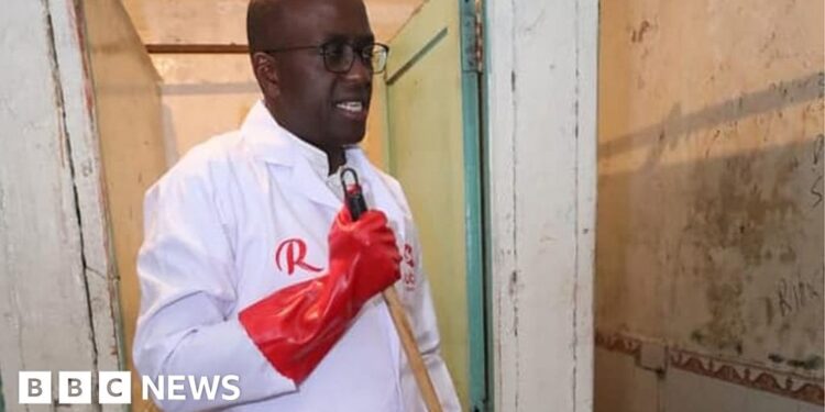 Kenya election 2022: Cleaning toilets and chopping veg to impress voters – BBC