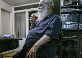Houshang Ebtehaj, prominent Iranian poet, dies at 94