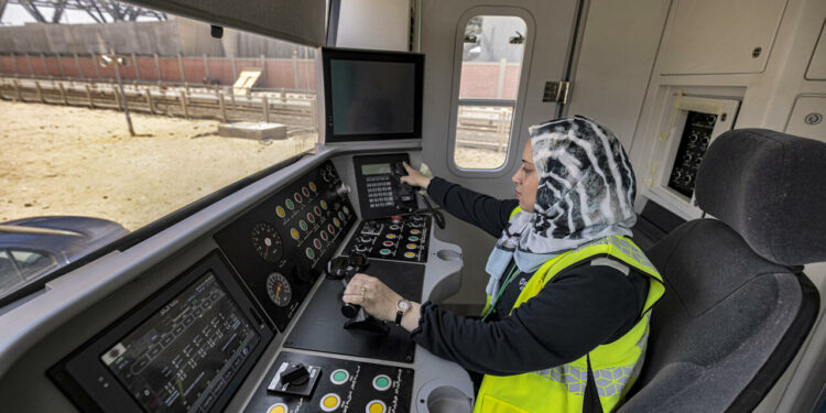 Cairo metro employs Egypt’s first women train drivers Cairo metro employs Egypt’s first women train drivers