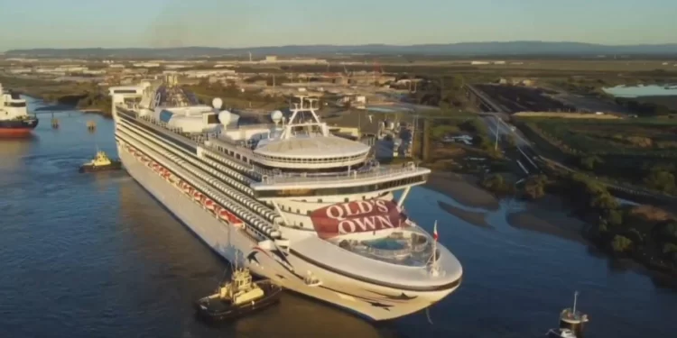 Brisbane cruise liner sets off on maiden voyage Brisbane cruise liner sets off on maiden voyage