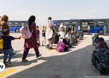 Taliban blocking Afghan evacuations to Germany: report | News | DW