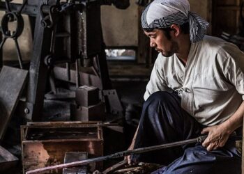 Japanese swordsmith apprenticeship is advertised with five day weeks for five years with no pay