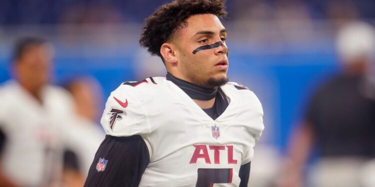 Drake London out for game with knee injury Drake London out for game with knee injury