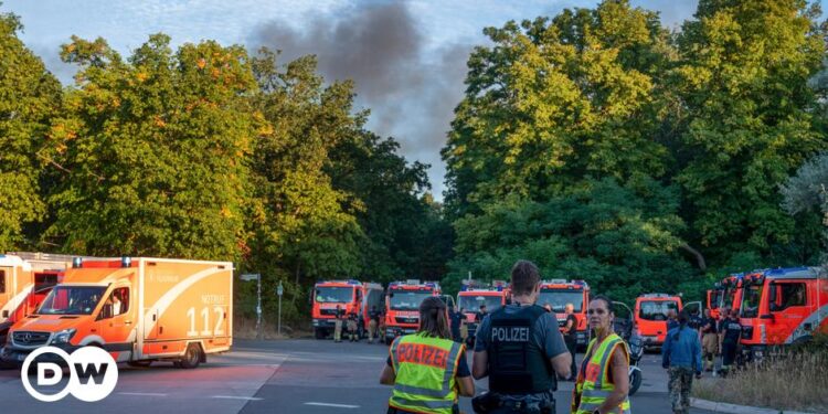 Germany: Fire, explosions at Berlin police munitions facility | News | DW Germany: Fire, explosions at Berlin police munitions facility | News | DW
