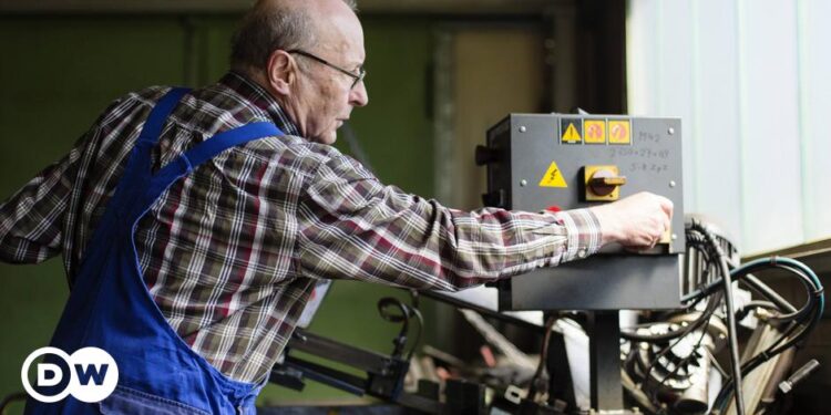 Germany debates raising retirement age to 70 | Germany | News and in-depth reporting from Berlin and beyond | DW