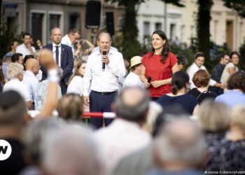 German chancellor heckled amid promises on cost of living | News | DW