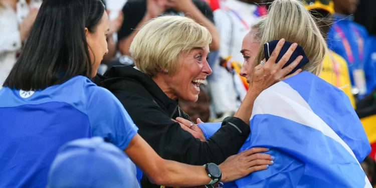 Scotland’s Eilish McColgan upsets Kenya’s Irine Cheptai in the Commonwealth Games 10,000m, matching her mother Liz Nuttall Scotland’s Eilish McColgan upsets Kenya’s Irine Cheptai in the Commonwealth Games 10,000m, matching her mother Liz Nuttall