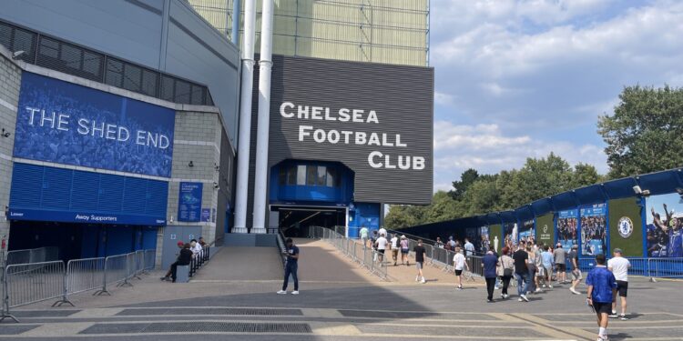 Sterling effort from 10-man Chelsea as the beat Leicester City 2-1 at the Bridge – South London News Sterling effort from 10-man Chelsea as the beat Leicester City 2-1 at the Bridge – South London News