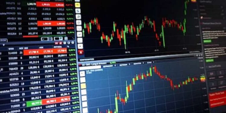 Kenya’s forex reserves hit bare minimum as shilling plunges Kenya’s forex reserves hit bare minimum as shilling plunges