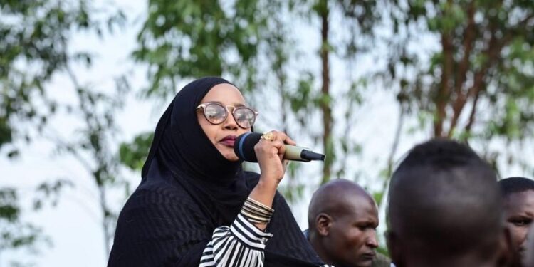 Video of Junet Mohammed’s wife Faiza Deka Jamaa campaigning in Luo excites Kenyans Video of Junet Mohammed’s wife Faiza Deka Jamaa campaigning in Luo excites Kenyans