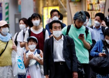 Japan mulls letting asymptomatic COVID patients venture out with masks