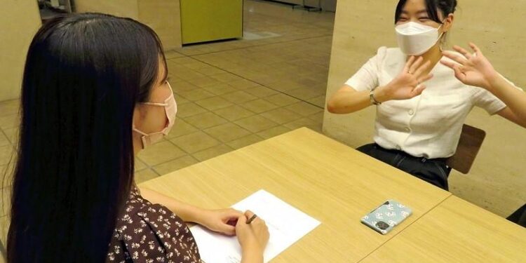 Foreign students finally returning to Japanese universities