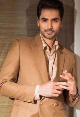 Ishwak Singh Gears Up For ‘Berlin’, ‘Adhura’ Release Ishwak Singh Gears Up For ‘Berlin’, ‘Adhura’ Release
