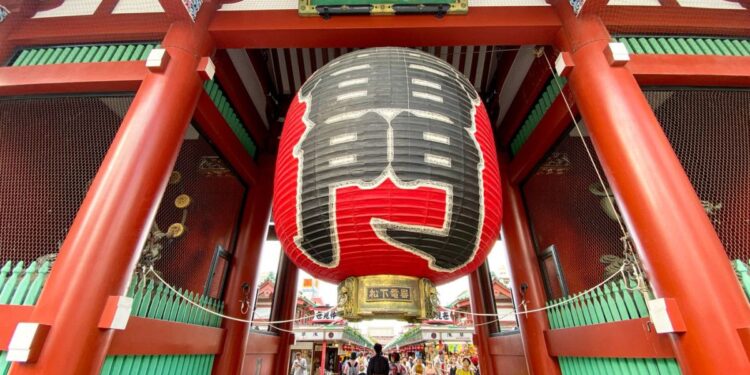 International tourists travel to Japan, spend big at top tourist spots in Tokyo International tourists travel to Japan, spend big at top tourist spots in Tokyo