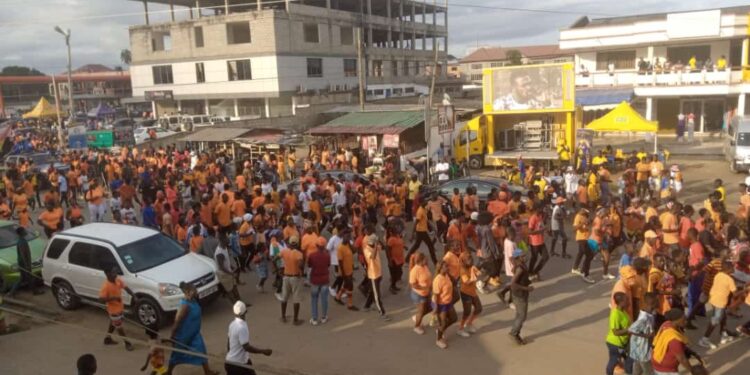 Hundreds turnout at 2022 Oguaa Orange Friday Street Carnival Hundreds turnout at 2022 Oguaa Orange Friday Street Carnival