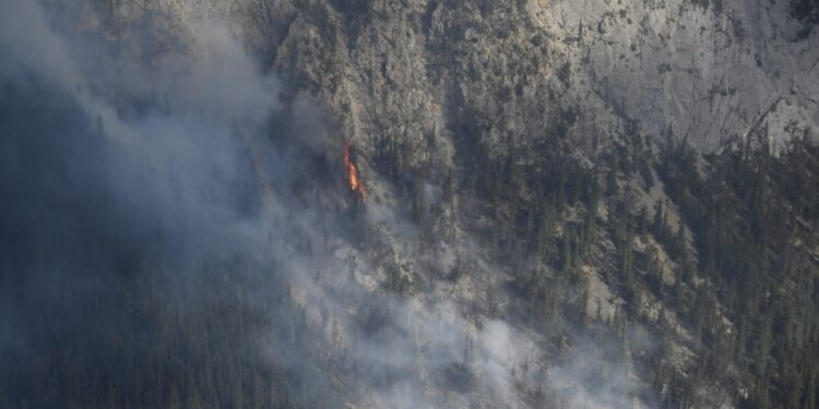 Chetamon Mountain wildfire ignited by lighting: Parks Canada Chetamon Mountain wildfire ignited by lighting: Parks Canada