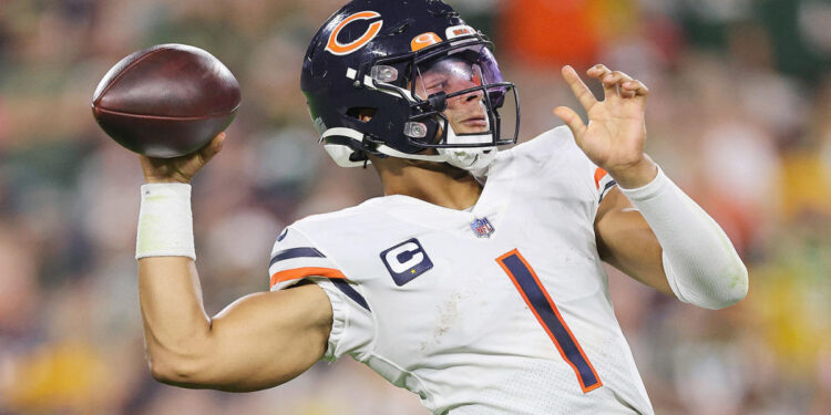 Bears’ Justin Fields expected to throw more going forward after completing just 15 passes in first two weeks Bears’ Justin Fields expected to throw more going forward after completing just 15 passes in first two weeks