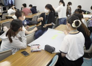 Number of female university teachers in Japan hits record high