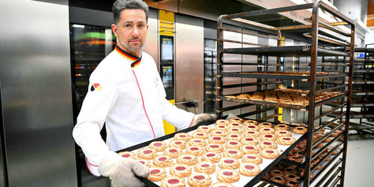 German bakeries fight to survive as energy costs spiral German bakeries fight to survive as energy costs spiral