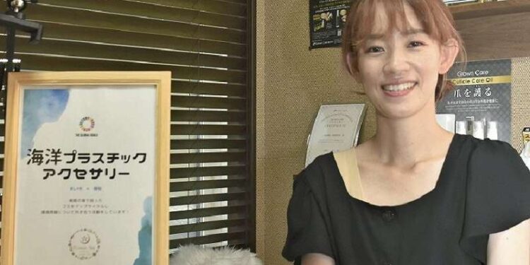 Japan woman turns plastic waste into press-on fingernails Japan woman turns plastic waste into press-on fingernails