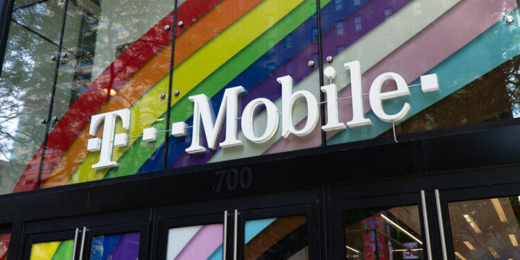 T-Mobile’s 5G speeds demolished Verizon and AT&T during the third quarter T-Mobile’s 5G speeds demolished Verizon and AT&T during the third quarter