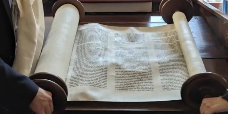 Revere Synagogue Closing Leads Torah on Long Trip to Kenya – NBC Boston Revere Synagogue Closing Leads Torah on Long Trip to Kenya – NBC Boston