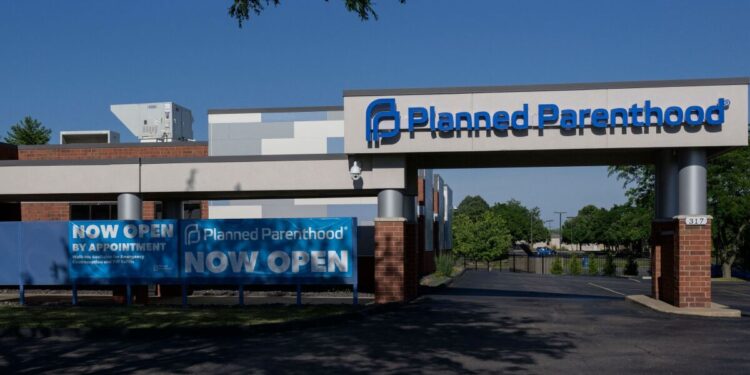 Planned Parenthood mobile clinic will take abortion to red-state borders Planned Parenthood mobile clinic will take abortion to red-state borders