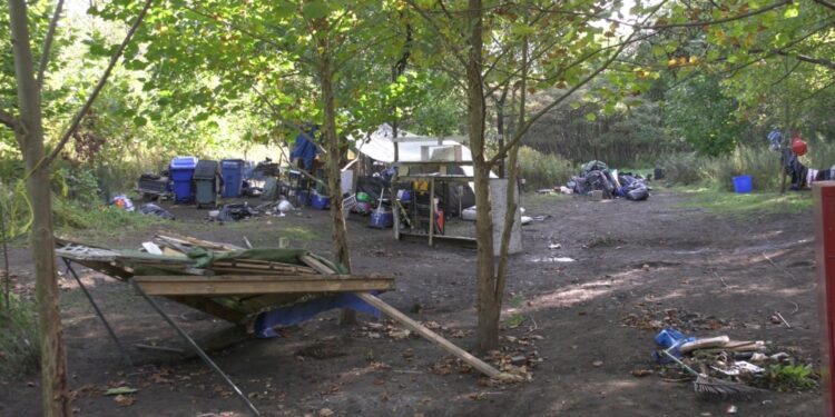 Man copes as city tears down homeless encampment in London Man copes as city tears down homeless encampment in London
