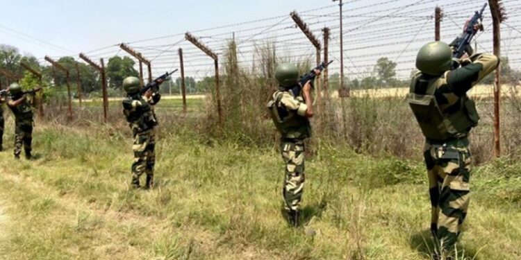 West Bengal: Sashastra Seema Bal Arrests Two Intruders Including New Zealand National From India-Nepal Border in Darjeeling West Bengal: Sashastra Seema Bal Arrests Two Intruders Including New Zealand National From India-Nepal Border in Darjeeling
