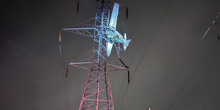 Small Plane Crashes Into Transmission Tower in Maryland Small Plane Crashes Into Transmission Tower in Maryland