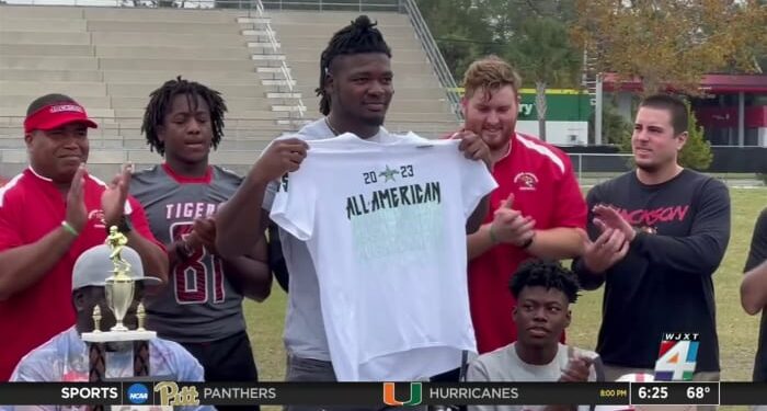 Jackson’s Grayson Howard receives All-American Bowl jersey